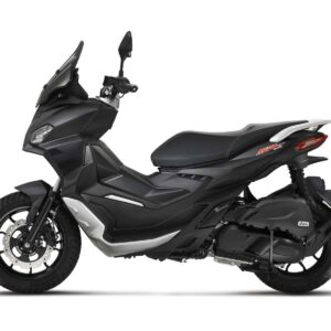 Schwarzes Motorroller mit modernem Design Ein schwarzer Motorroller mit einem modernen und sportlichen Design. Er hat ein großes Vorderrad und ein kleineres Hinterrad.