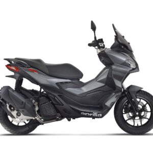 Schwarzes Motorroller mit modernem Design Ein schwarzer Motorroller mit einem modernen und sportlichen Design. Er hat ein minimalistisches Erscheinungsbild.