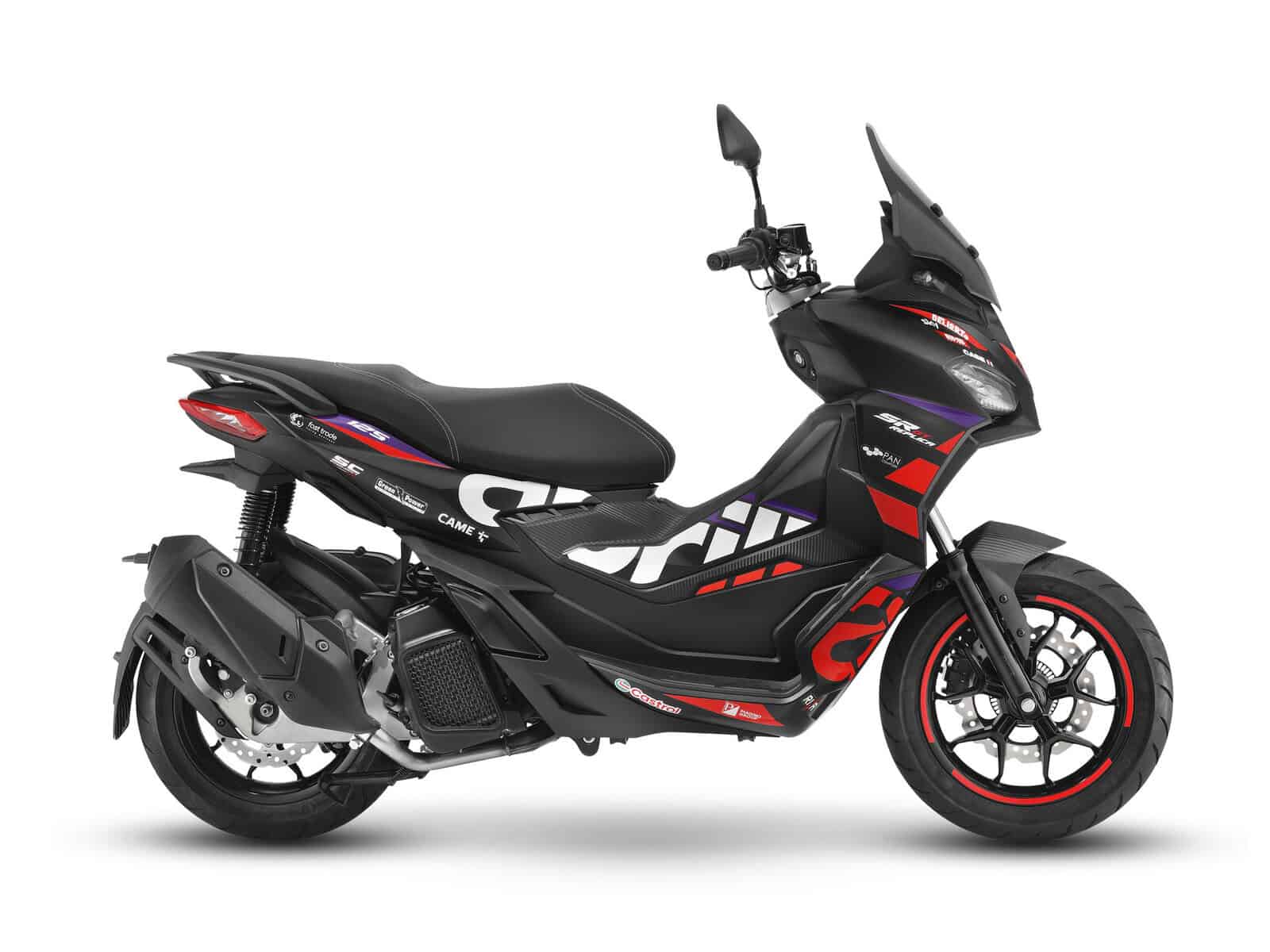 Ein schwarzes Motorrad mit roten und weißen Akzenten. Es hat ein sportliches Design.