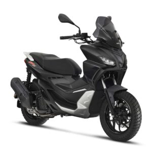 Schwarzes Motorrad mit modernen Design Ein schwarzes Motorrad mit einem modernen Design und einer sportlichen Sitzposition. Es verfügt über ein großes Display und eine elegante Linienführung.