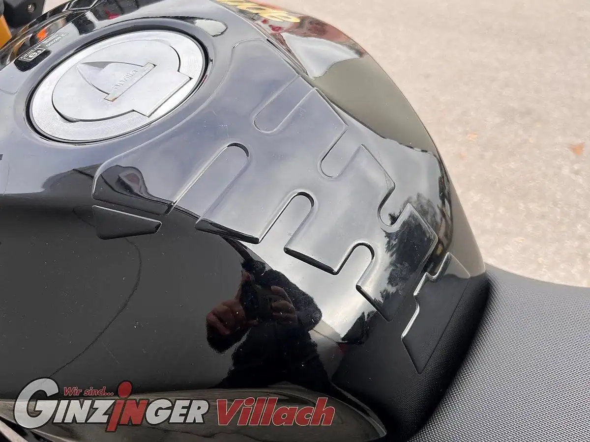 g-000344-g_W3442757_11-aprilia-tuono-v4-1100-factory-vorfuehrmotorrad-639067250470535450