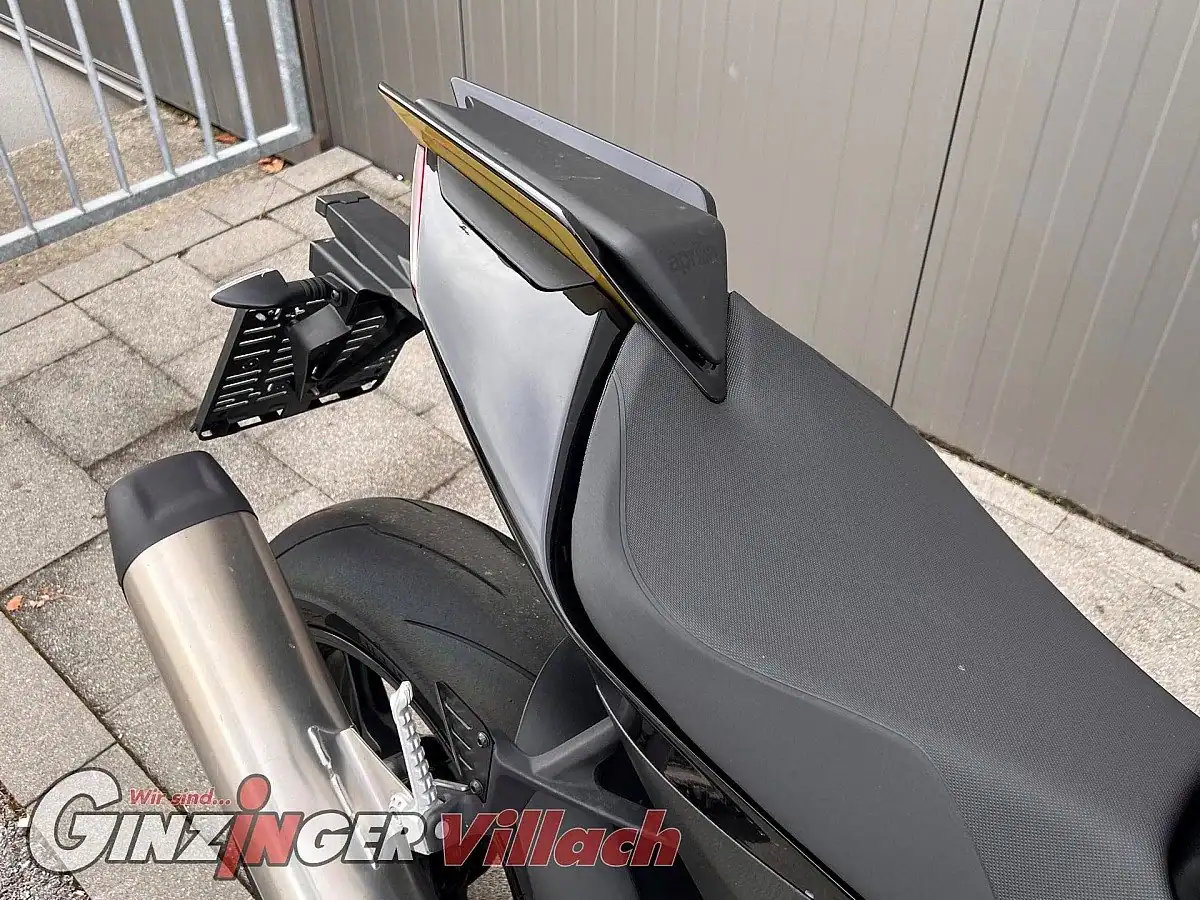 g-000344-g_W3442757_8-aprilia-tuono-v4-1100-factory-vorfuehrmotorrad-639067250467445300