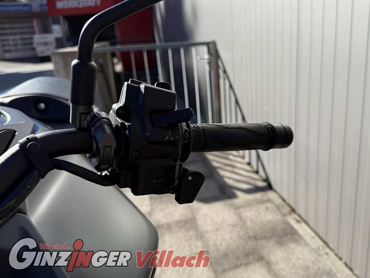 g-000344-g_W3442791_9-yamaha-mt-09-y-amt-vorfuehrmotorrad-639067250984265510