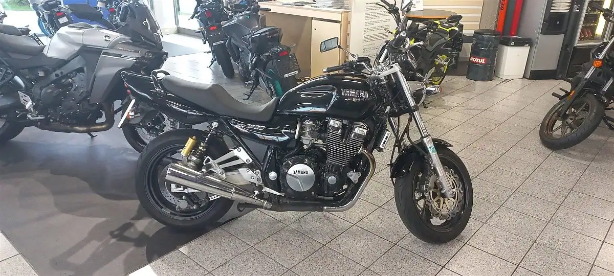 Yamaha-XJR 1200-