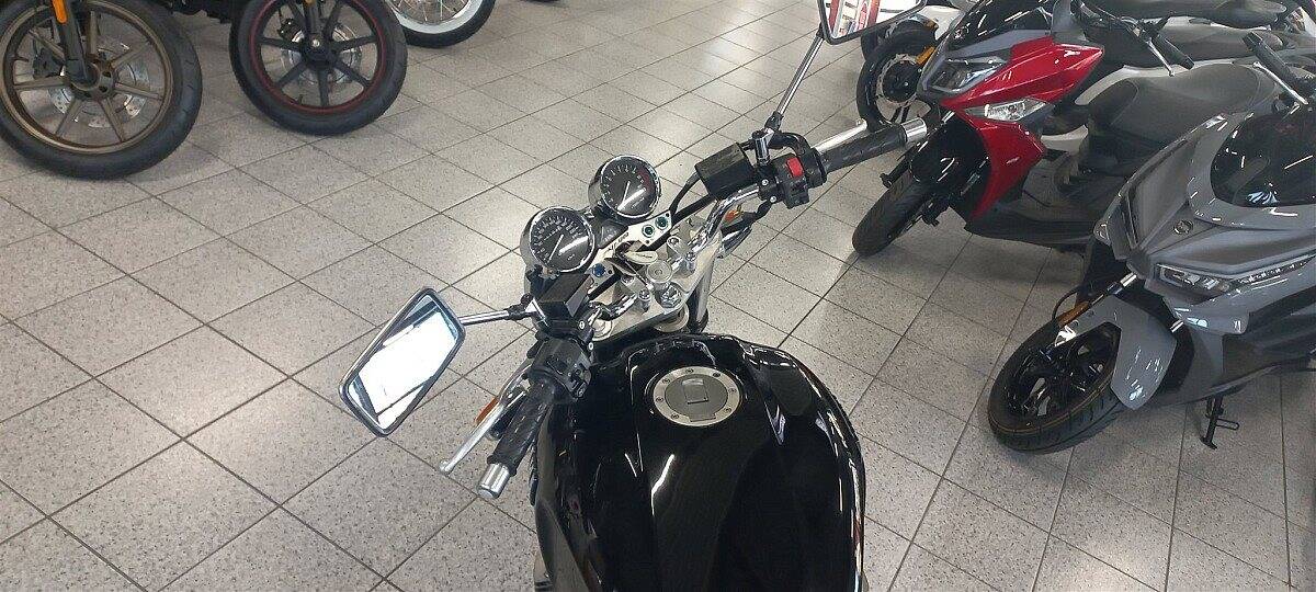 g-000346-g_W3466835_4-yamaha-xjr-1200-639067249927915410