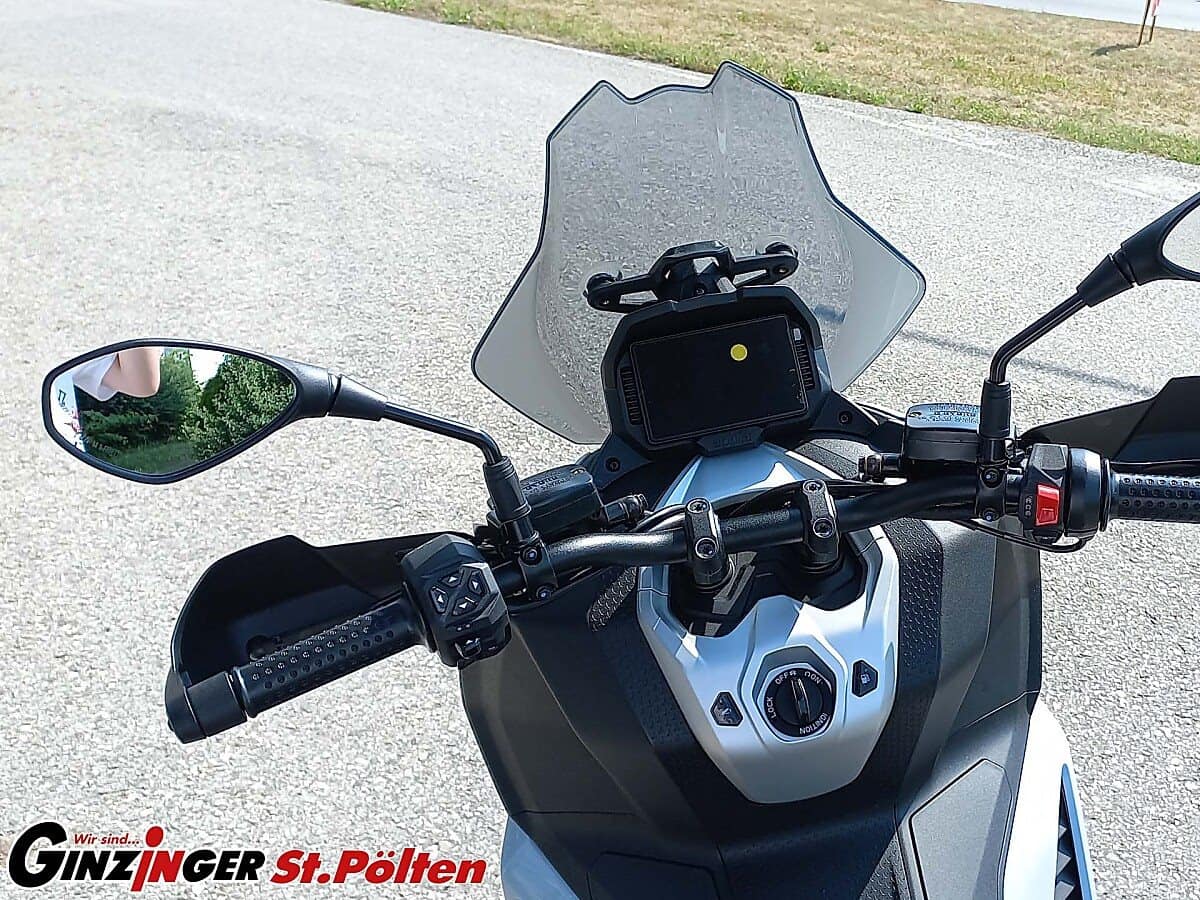 g-000356-g_W3564545_5-aprilia-sr-gt-400-639185078562597760