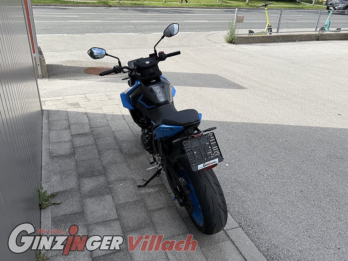g-000356-g_W3568616_8-suzuki-gsx-8s-639190717717678800