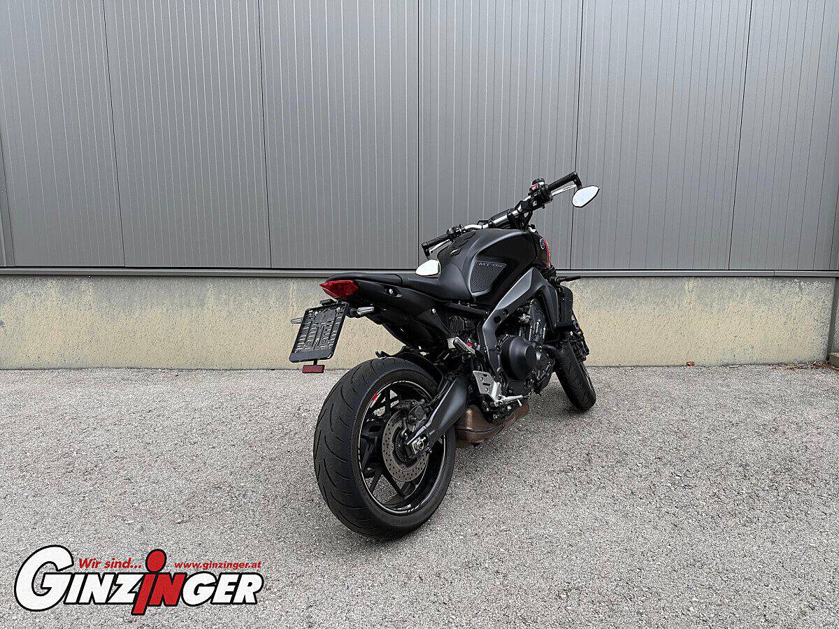 g-000356-g_W3569646_3-yamaha-mt09-639191994268280450
