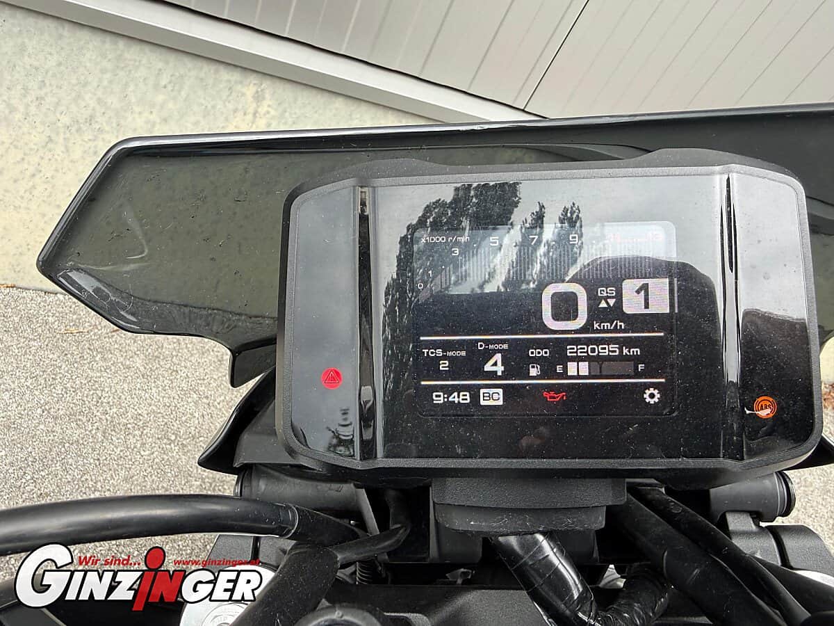 g-000356-g_W3569646_5-yamaha-mt09-639191994270450450