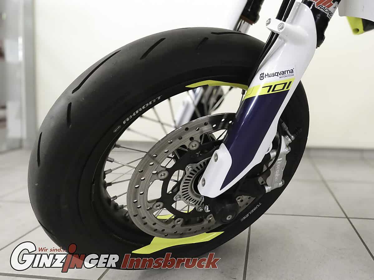 g-000357-g_W3573495_12-husqvarna-701-supermoto-639198038507934320