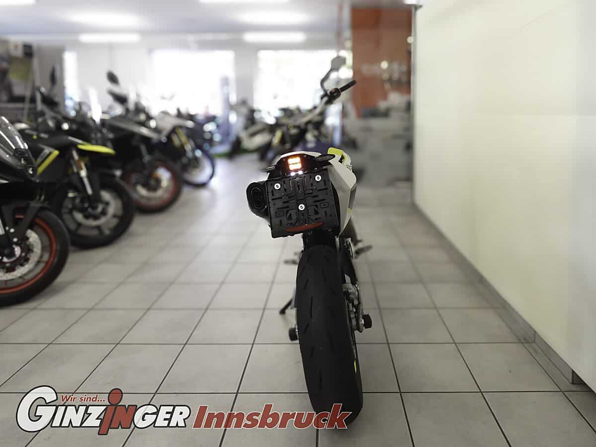 g-000357-g_W3573495_6-husqvarna-701-supermoto-639198038501994170