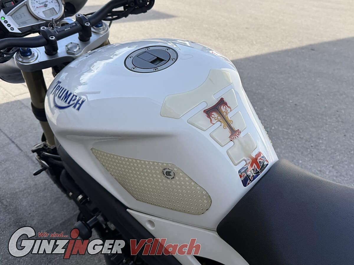 g-000358-g_W3584213_11-triumph-speed-triple-1050-639216643312451860