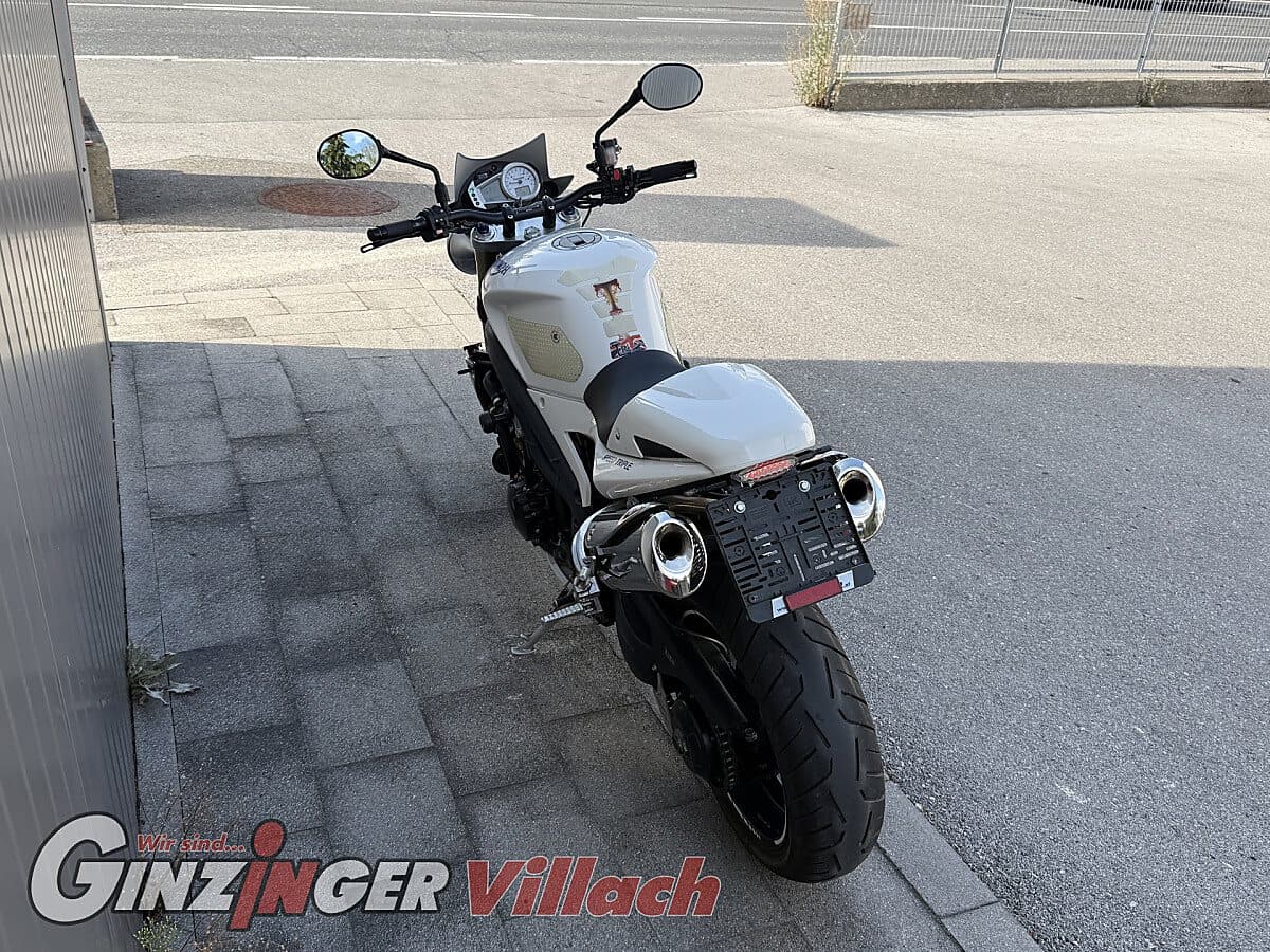 g-000358-g_W3584213_8-triumph-speed-triple-1050-639216643307822300