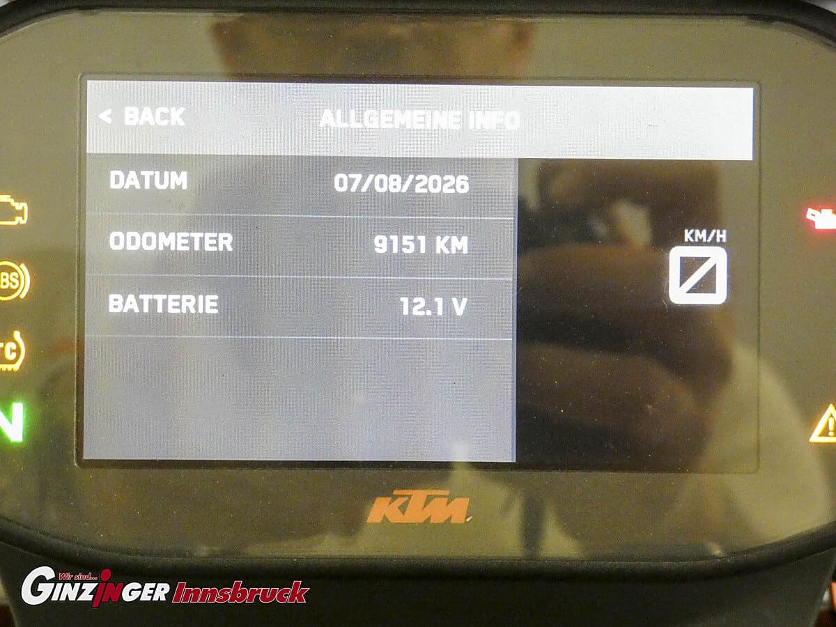 g-000358-g_W3584423_10-ktm-duke-890-639217050834493780